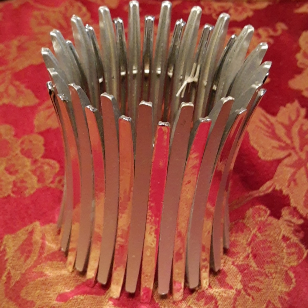 Silver spiky stretch bracelet